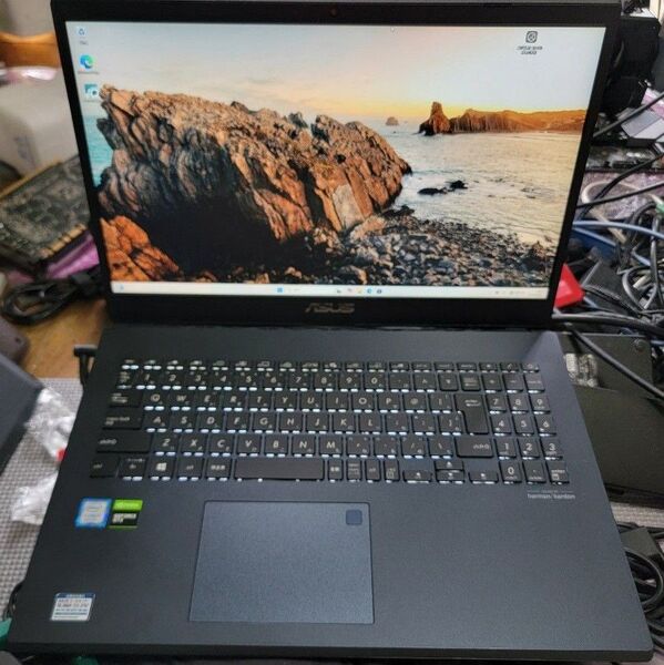 バッテリー100% ASUS X571GTCore i7-9750H / GTX1650 / 16GBメモリ ゲーミングノート