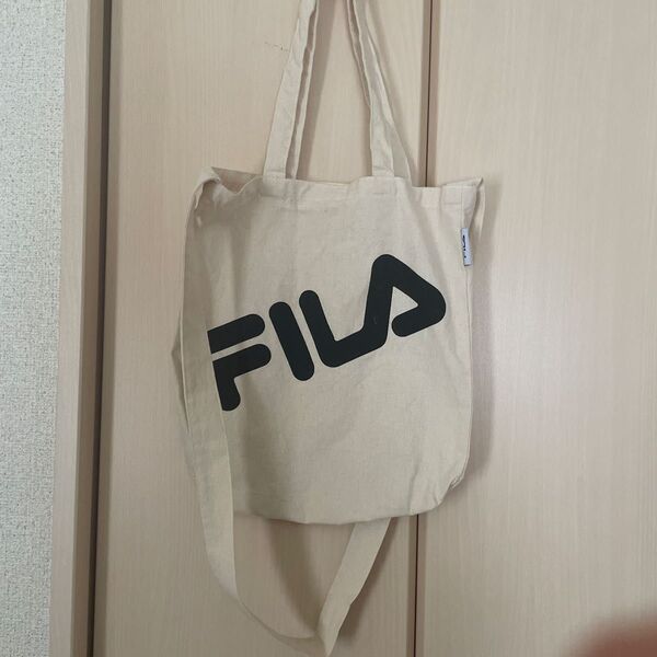 FILA ベージュ トートバッグ ロゴ入り カバン