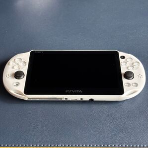 美品 PCH-2000 PSVITA ホワイト