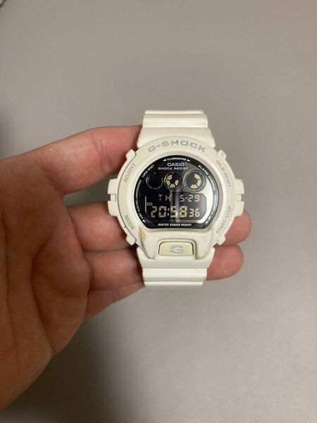 G-SHOCK シルバーホワイト