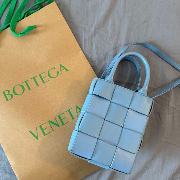 【美品】BOTTEGA VENETA ボッテガヴェネタ ミニカセット 水色