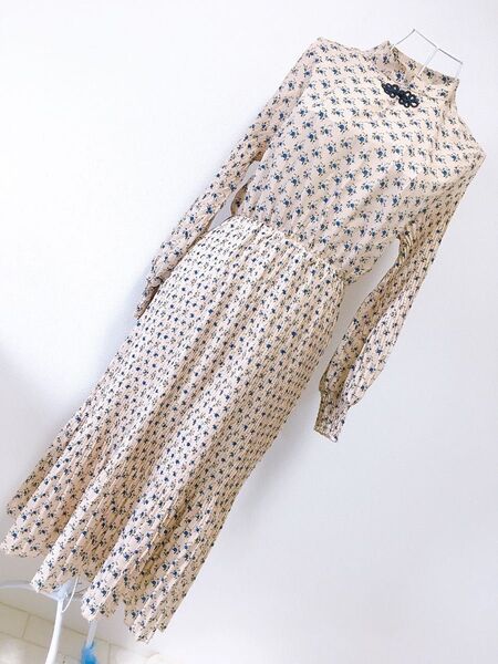 美品 moi tytto モイテュット チャイナボタン プリーツワンピース 花 花柄 総柄 長袖 ワンピース