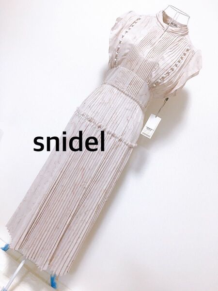 新品未使用タグ付き 定価1.8万円 SNIDEL ロングワンピース ピンク 花柄 ドレス
