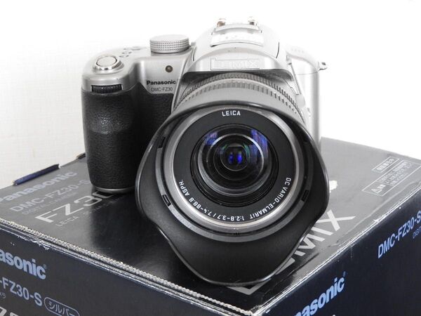 LUMIX DMC-FZ30 シルバー ルミックス FZ30-S デジタルカメラ オールドデジカメ ※撮影できますがジャンク扱い