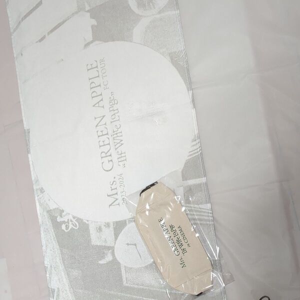 Mrs. GREEN APPLE The White Lounge タオルとポーチグッズ 2点セット