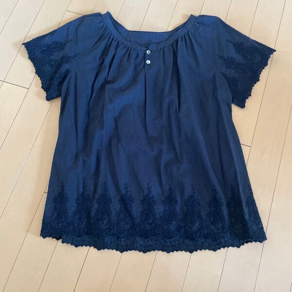FORSTE 黒の刺繍ブラウス