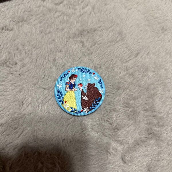 ディズニー刺繍缶バッジ 白雪姫