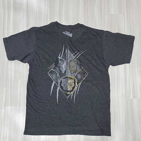 MARVELブラックパンサープリントTシャツUSサイズM身幅約49、着丈約64ユーズド品洗濯済みです。プリント部分他全体的に綺麗。