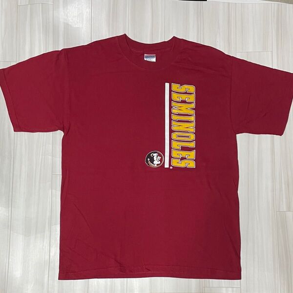 フロリダ州立大学セミノールズTシャツUSサイズL身幅約54、着丈約72ユーズド品洗濯済みです。プリント部分他全体的に綺麗です。
