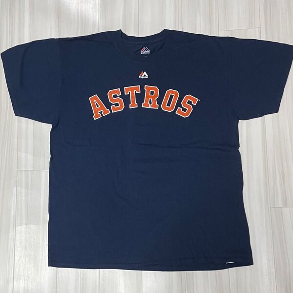アメリカ直輸入MLBヒューストンアストロズ TシャツUSサイズL身幅約53、着丈約67ユーズド品洗濯済。プリント部分他全体的に綺麗