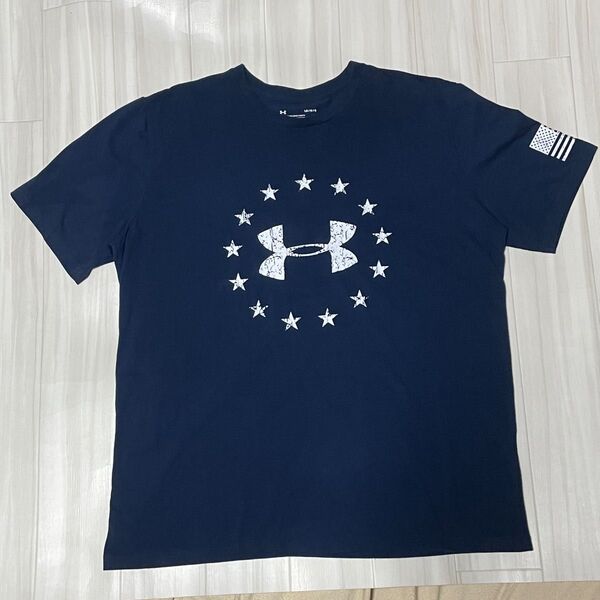 アンダーアーマー Tシャツ ネイビーUSサイズL身幅約56、着丈約71ユーズド品洗濯済み。フロントロゴダメージ加工。