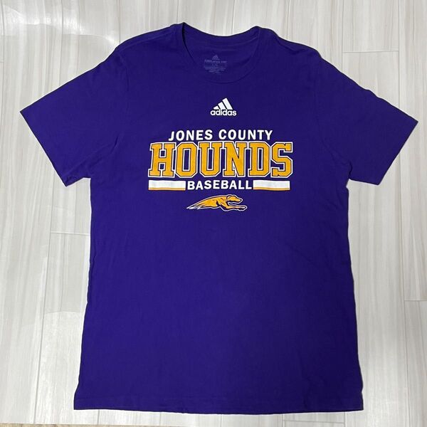 adidasアディダスジョーンズカウンティハウンズTシャツUSサイズL身幅約50、着丈約74ユーズド品洗濯。プリント部分綺麗です。