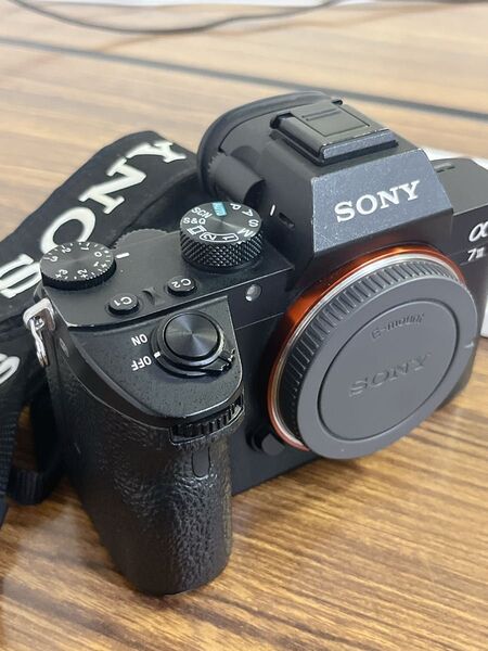 【美品】Sony α7 III ボディ ミラーレスデジタル一眼カメラ