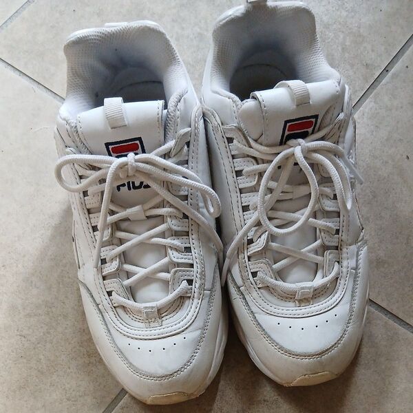 FILA スニーカー 白 ホワイト シューズ 靴 24.5cm