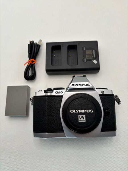 OLYMPUS オリンパス OM-D E-M5 ボディ シルバー