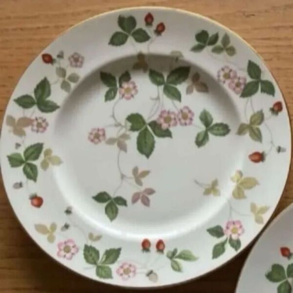 WEDGWOOD ウェッジウッド ワイルドストロベリー プレート 27cm黒壺 ディナープレート デザートプレート 大皿 一枚