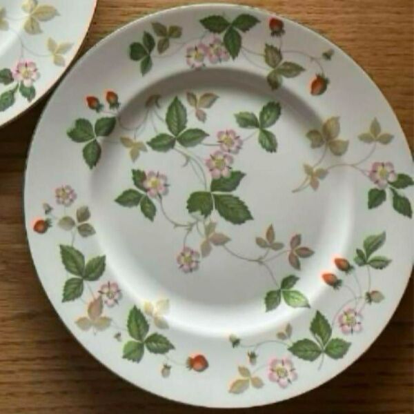 WEDGWOOD ウェッジウッド ワイルドストロベリー プレート 27cm黒壺 大皿 ディナープレート 食器