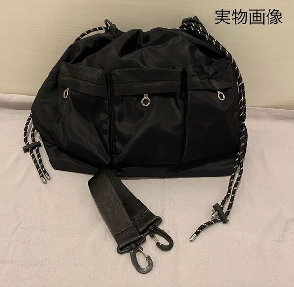 【新品】値下げ☆ナイロン ドロスト ショルダーバッグ ブラック ドローストロング 大容量 巾着 黒 斜め掛け A4