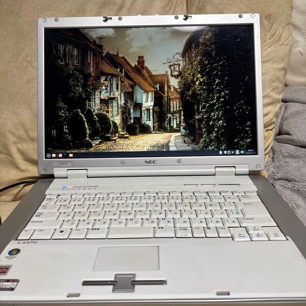半分ジャンク品 NEC LAVEI 15.4インチ OSは Linux mint 22 シルバー系ノートパソコン