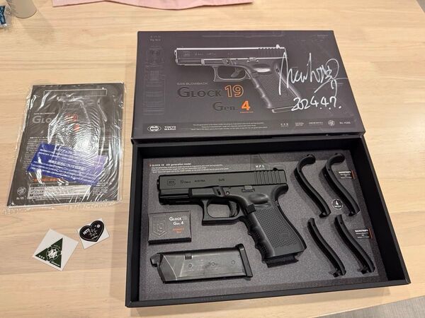美品 東京マルイ グロック19 Gen.4 サイン入り 予備マガジン2本付き