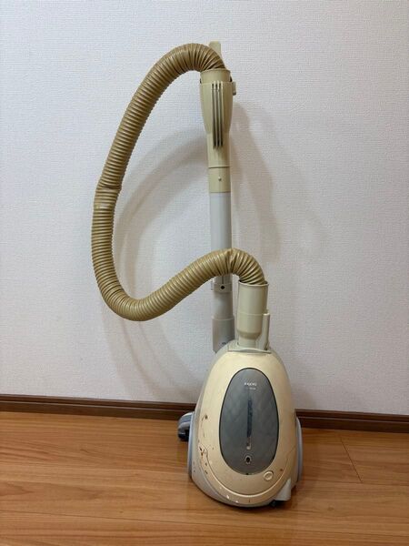 SANYO サンヨー サイクロン式掃除機 SC-XW22K(W) キャニスター中古