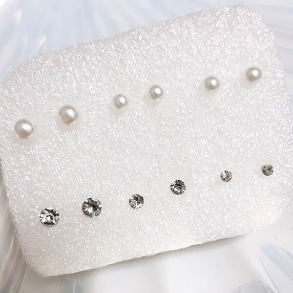 【D39】樹脂ピアス6ペア☆ホワイトパール&クリアラインストーンセット