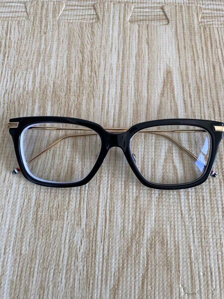 THOM BROWNEトムブラウン TB-701 53サイズ 黒 × ゴールド 鼻パット加工あり