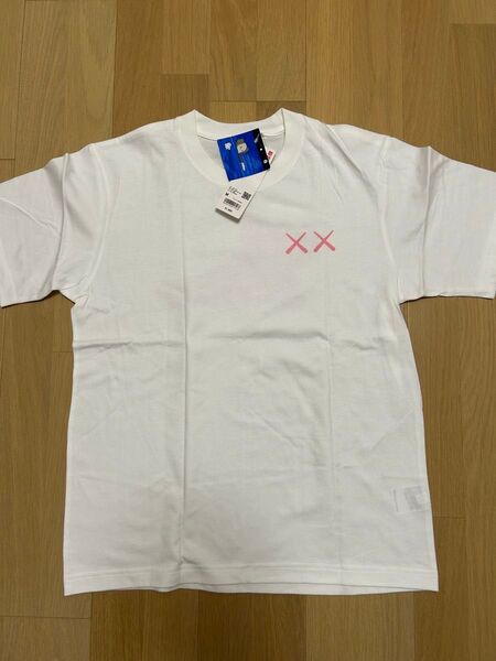 ユニクロ カウズ Tシャツ M