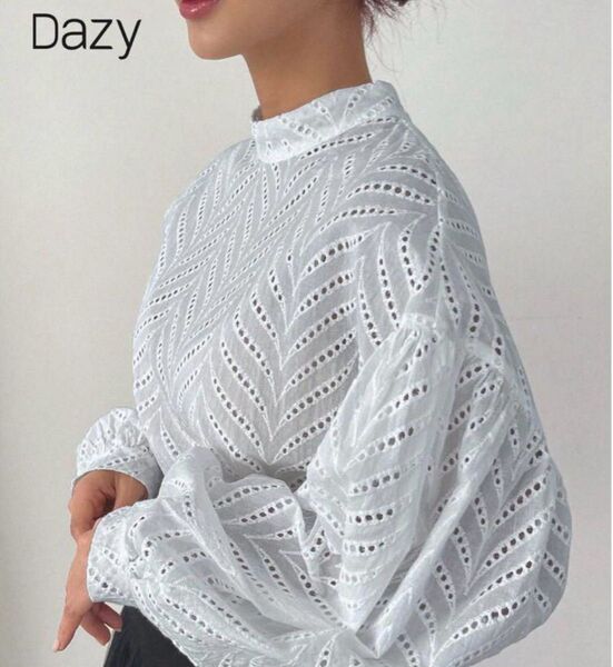 dazy 未使用タグ付き ブラウス ホワイト シャツ 春服 レース トップス ブラウス ホワイト フリル シャツ 刺繍