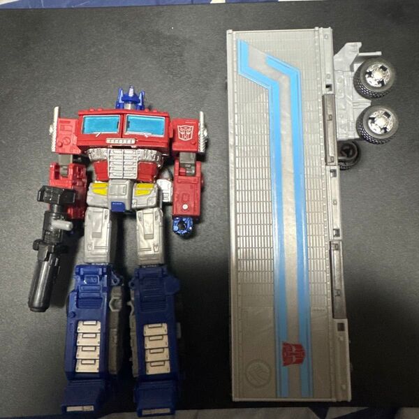 トランスフォーマーアースライズ オプティマスプライム G1コンボイ