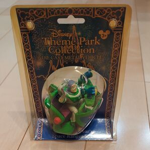 アメリカのディズニーワールドで購入。20年前購入のバズライトイヤーのフィギュア マニア向け 未開封品です 外装黄ばみあり