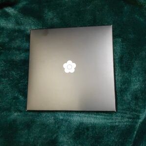 MARY QUANT コンパクトミラー 花型 黒