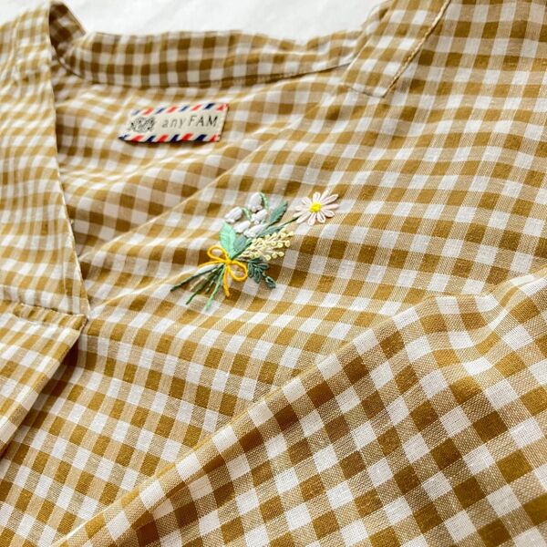 手刺繍入り 長袖シャツ すずらんブーケ