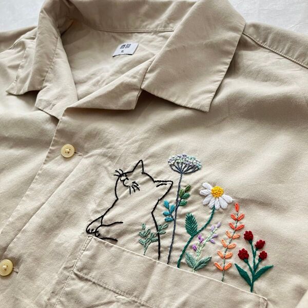 手刺繍入り 半袖シャツポケット猫 UNIQLO
