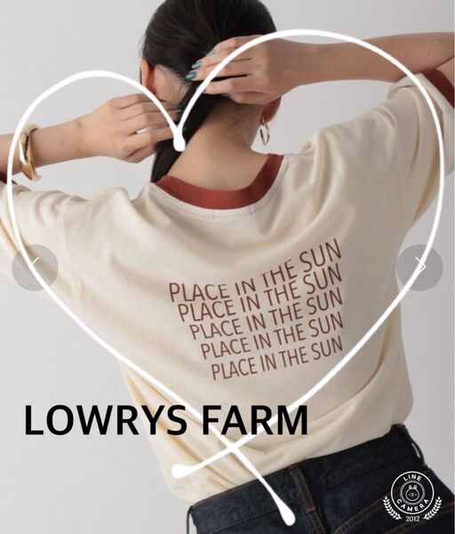 【LOWRYS FARM】ヴィンテージライクロゴプリント半袖Tシャツ ベージュ×ブラウン