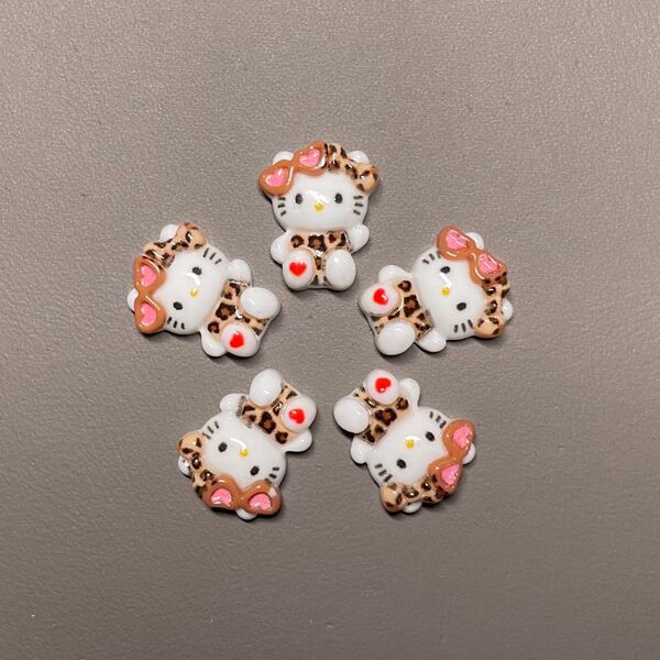 サンリオ ハローキティ 全身 ネイルパーツ ヒョウ柄リボン ハート サングラス 5個