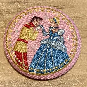 Disney Characters 刺繍缶バッジ ビスケット 刺繍缶バッジ ディズニー シンデレラ