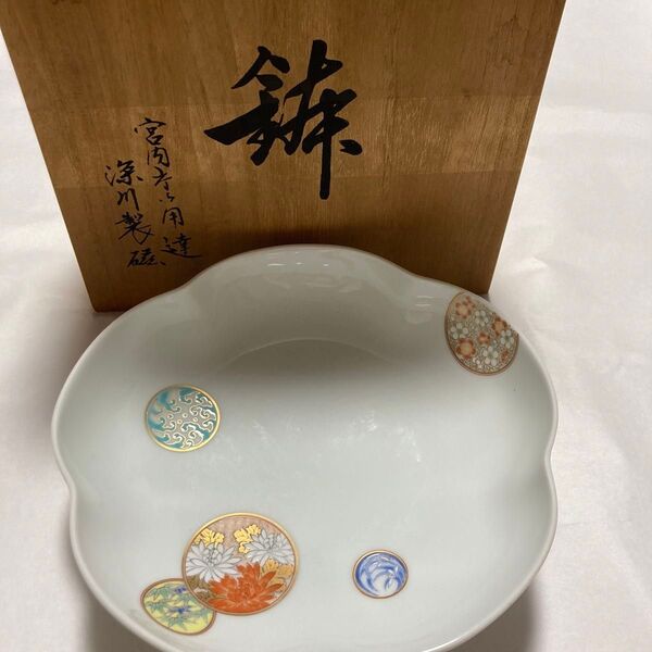 未使用 深川製磁 寿赤絵 梅型鉢木箱 花柄の波状陶器皿 和食器 深皿 盛皿 宮内庁御用達 プレート 皿 菓子鉢