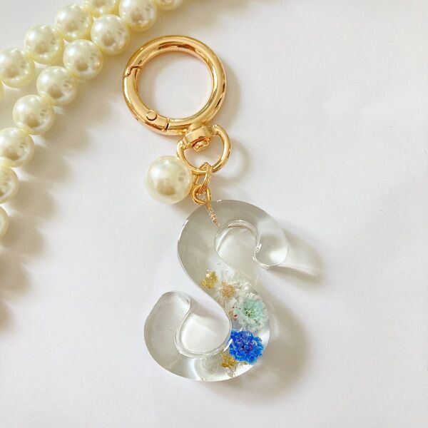 【No.152】イニシャルチャーム イニシャルキーホルダー レジンキーホルダー 推し活 ハンドメイド