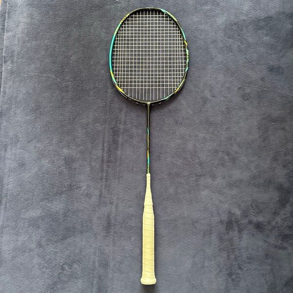 YONEX アストロクス88S pro 4UG5