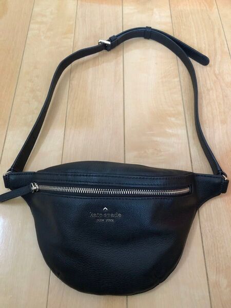 未使用品 kate spade 黒 レザー ボディバッグ・ウエストポーチ