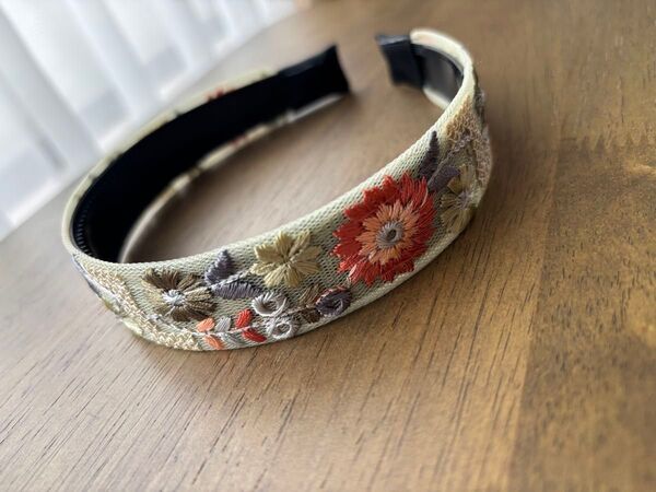 ハンドメイド カチューシャ インド 刺繍 リボン フラワー 花 グリーン ヘアアクセサリー