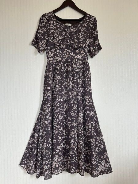 ノエラ 美品 小花柄ワンピース ブラウン