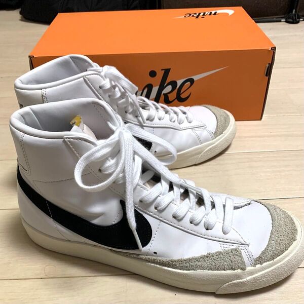 BLAZER MID '77 VINTAGE "WHITE BLACK" BQ6806-100 (ホワイト/ブラック)26.5