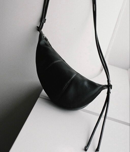 wym lidnm ROUND MINI SHOULDER BAG