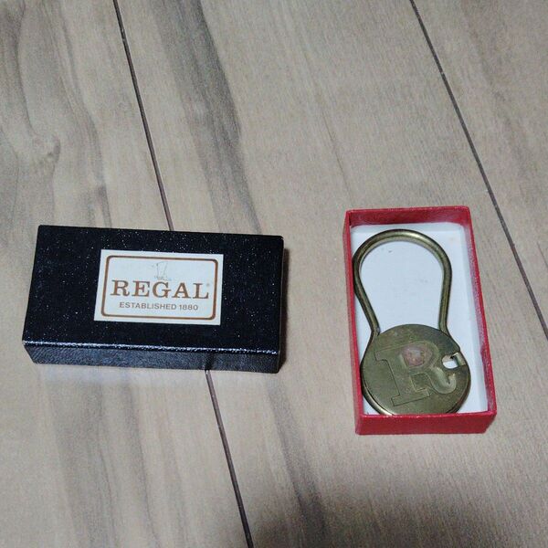 REGAL キーホルダー 真鍮製 ゴールド