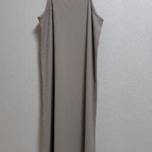 GU キャミソールワンピース ベージュ