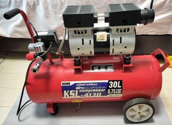 【中古品】ケンオー(KENOH) 静音 オイルレスエアーコンプレッサ 30L ※2015年式 本体のみ、エアホースなし