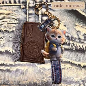 190 ★ sale ★ 本革 デニムタッセル 端切れ ダメージ加工 アクリルプレートキーホルダー ★ 【おまとめ割¥850】
