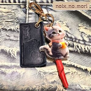191 ★ sale ★ 本革 くるくるタッセル 端切れ ダメージ加工 アクリルプレートキーホルダー ★ 【おまとめ割¥830】